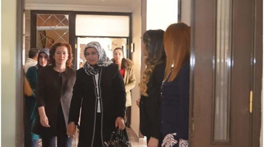 Polis Eşleri Biraya Geldi