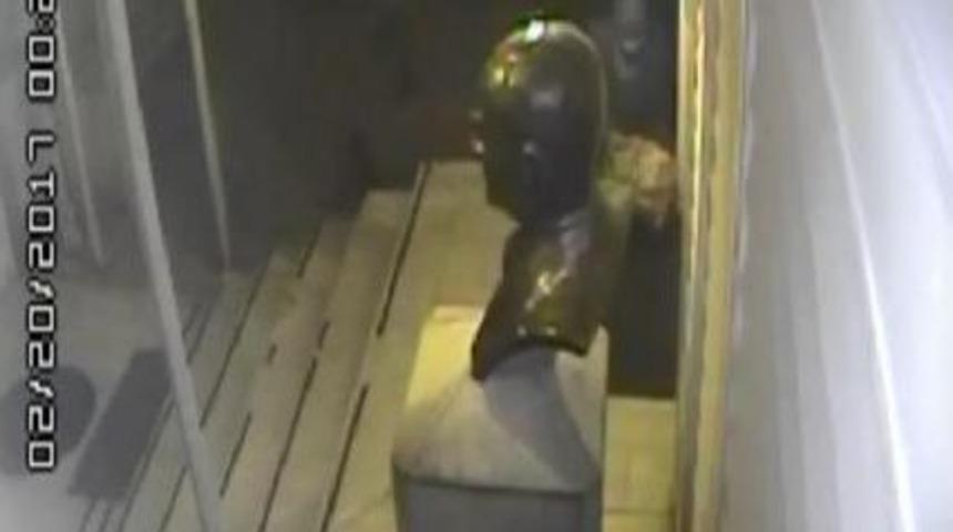 M&uuml;jdat Gezen Sanat Merkezi'ndeki Kundaklama Anı Kamerada  (1)