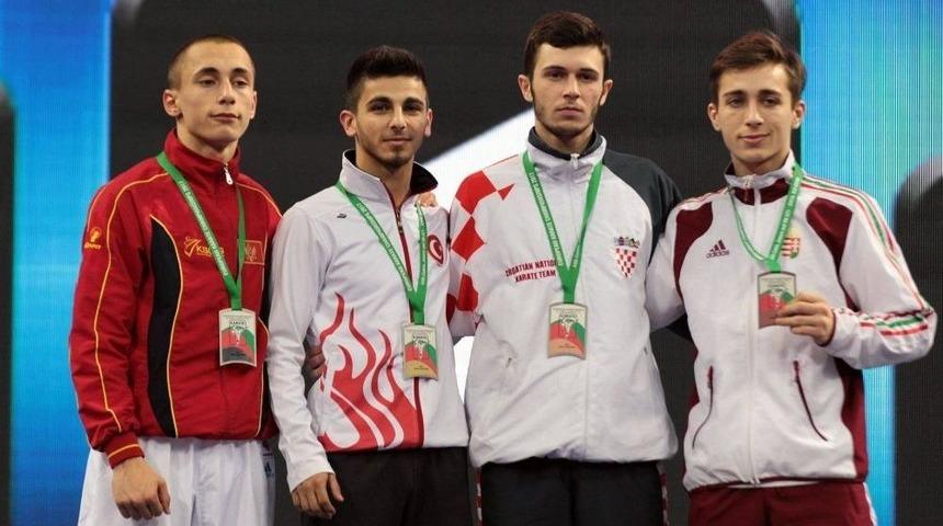 Darıcalı Karateciler Avrupa Şampiyonası&rsquo;nda K&uuml;rs&uuml;den İnmedi