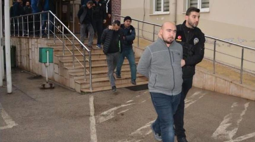 Bursa'da Uyuşturucu Tacirlerine Şafak Baskını: 12 G&ouml;zaltı