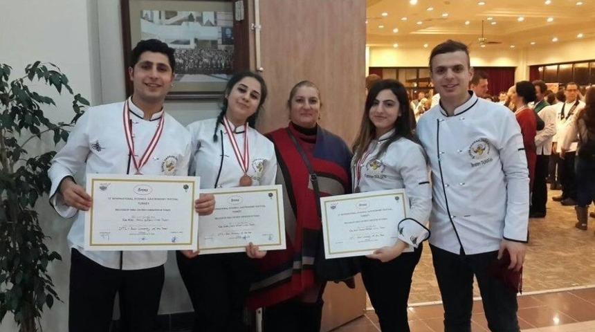 Harran &Uuml;niversitesi Aş&ccedil;ıları Yeni Bir &Ouml;d&uuml;l Aldı