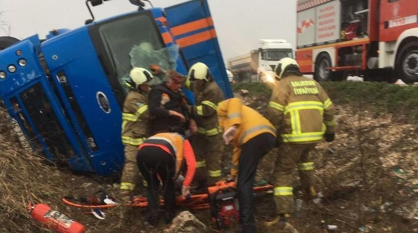 Kargo Kamyonu Kaza Yaptı : 1 Yaralı