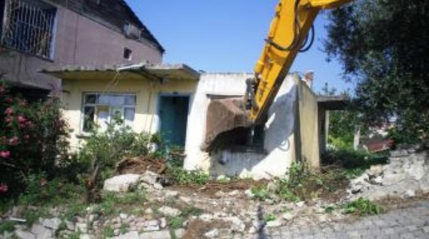 İzmit&rsquo;te Ka&ccedil;ak Yapıya 326 Bin Tl Ceza