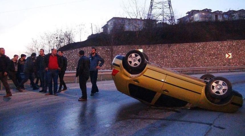 Sakarya&rsquo;da Otomobil Takla Attı: 2 Yaralı