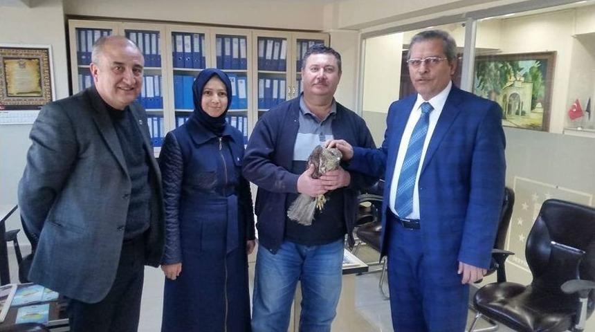 Yaralı Şahine Ak Parti&rsquo;li Başkan Sahip &Ccedil;ıktı