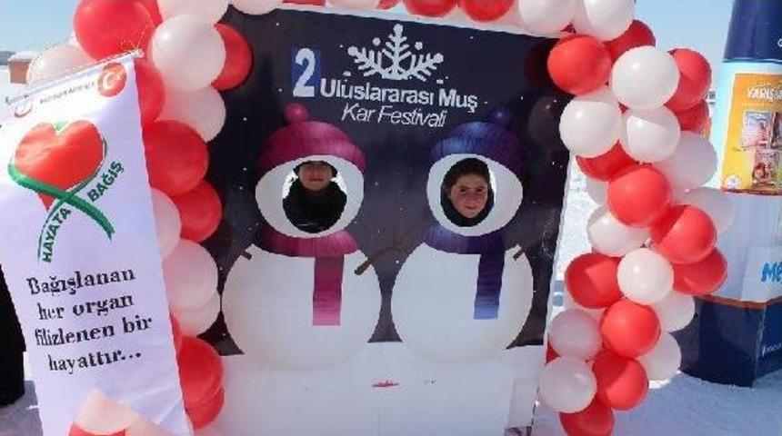 Muş&rsquo;Taki Kar Festivalinde Gen&ccedil;ler Eğlenceye Doydu