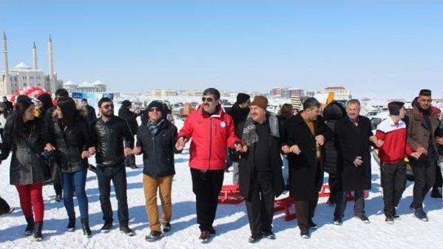 Muş’Taki Kar Festivalinde Gençler Eğlenceye Doydu