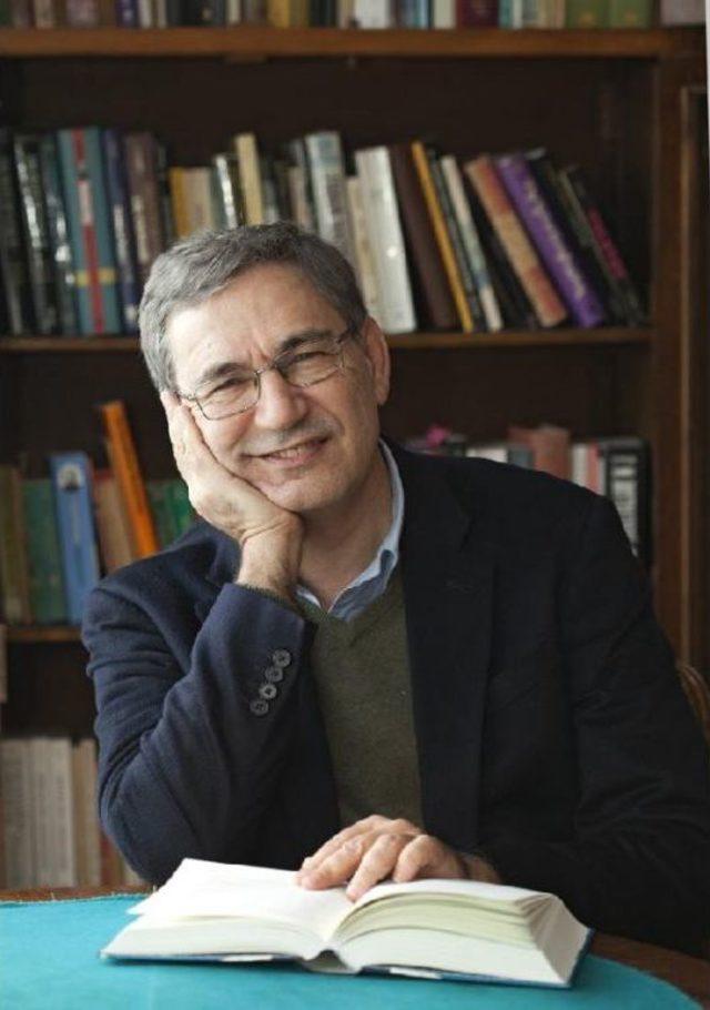 Orhan Pamuk'a St. Petersburg Üniversitesi'nden Şeref Doktorası