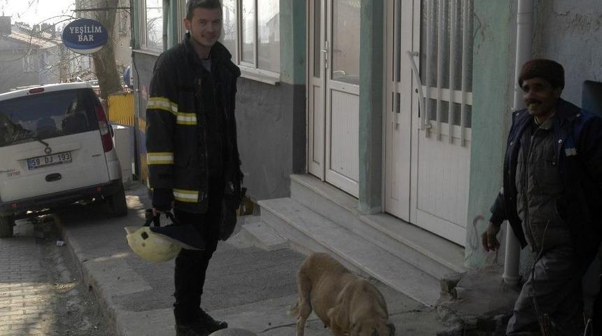 3 G&uuml;n Mahsur Kalan K&ouml;peği İtfaiye Kurtardı