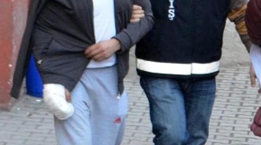 Eşini Bıçaklamaktan Tutuklandı