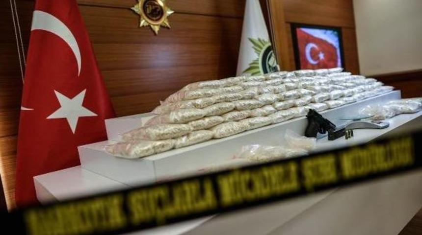 İstanbul'da Son 4 Yılın En Fazla Uyuşturucu Hapın Ele Ge&ccedil;irildiği Operasyon