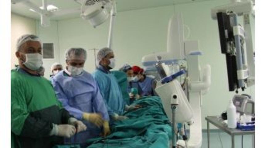 72 Yaşındaki Kadın Hastaya 15 Dakikada Kalp Deliği Tedavisi
