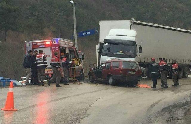 Bursa’da Yağmurda Kayan Otomobil Tır’ın Altına Girdi: 2 Kişi Öldü