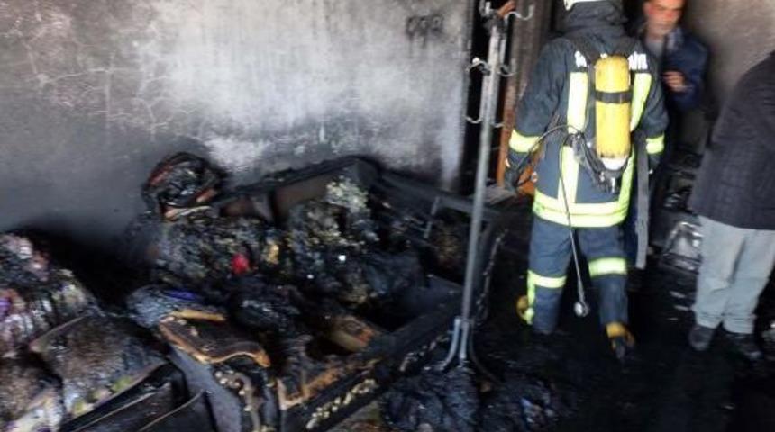 Siverek&rsquo;Te Yangın &Ccedil;ıkan Evdeki Kadın Yaralandı