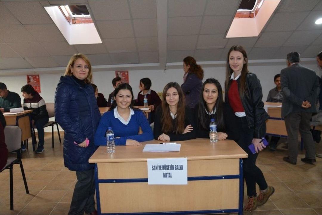 Edremit&rsquo;te Edebiyat R&uuml;zgarları T&uuml;m Hızıyla Esmeye Devam Ediyor.