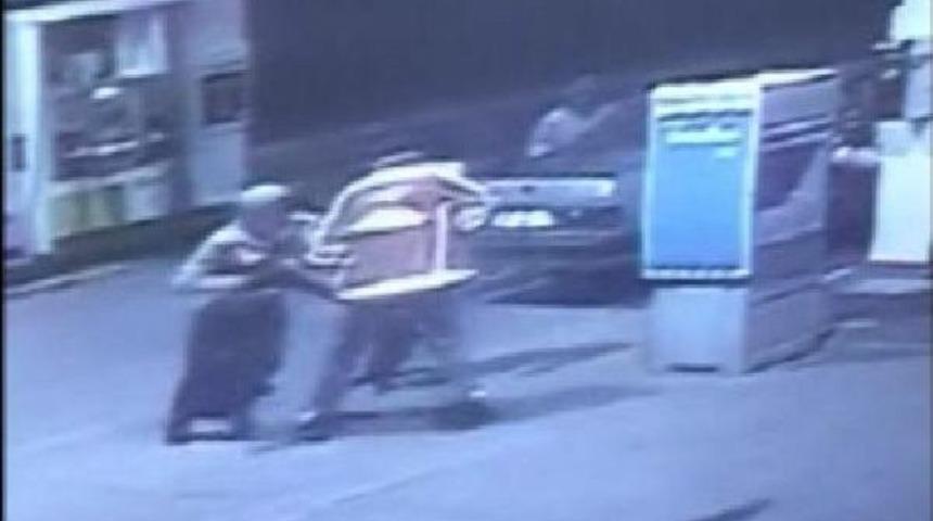 Diyarbakır'da Etekli Ve Fistanlı Soygun G&uuml;venlik Kamerasında