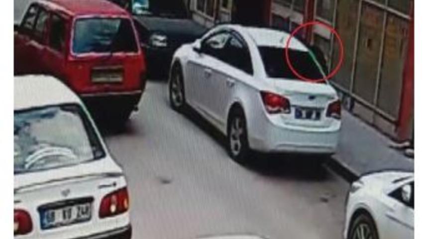 Aksaray&rsquo;da Otomobilden &Ccedil;anta Hırsızlığı