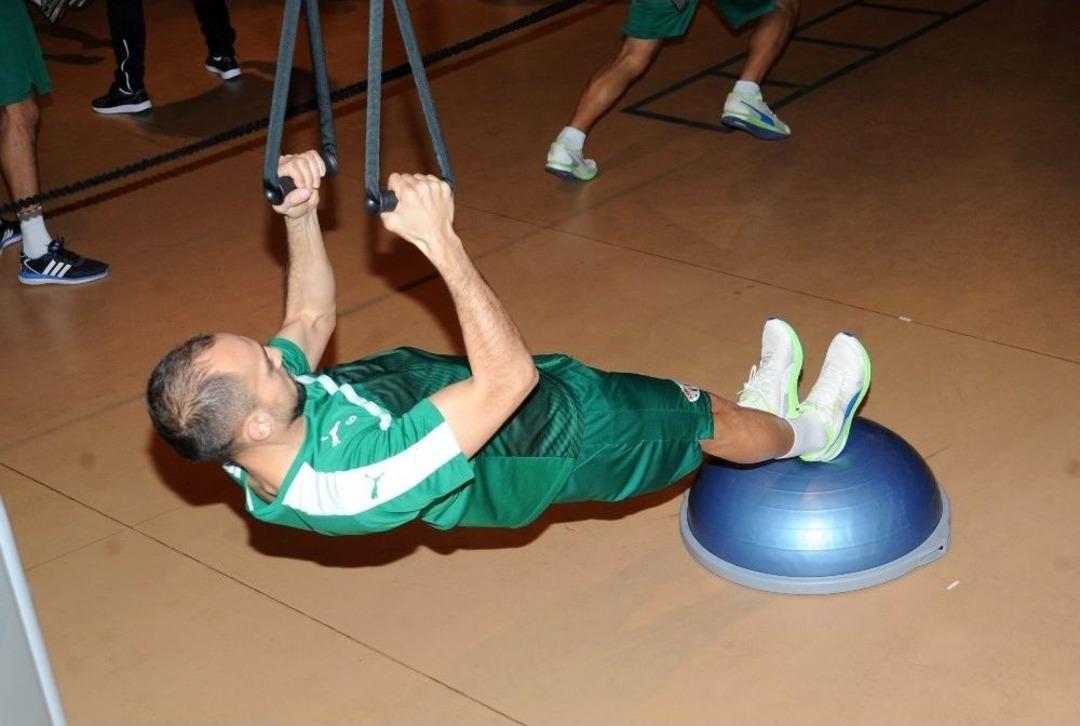 Timsah, Kondisyon Salonunda &Ccedil;alıştı