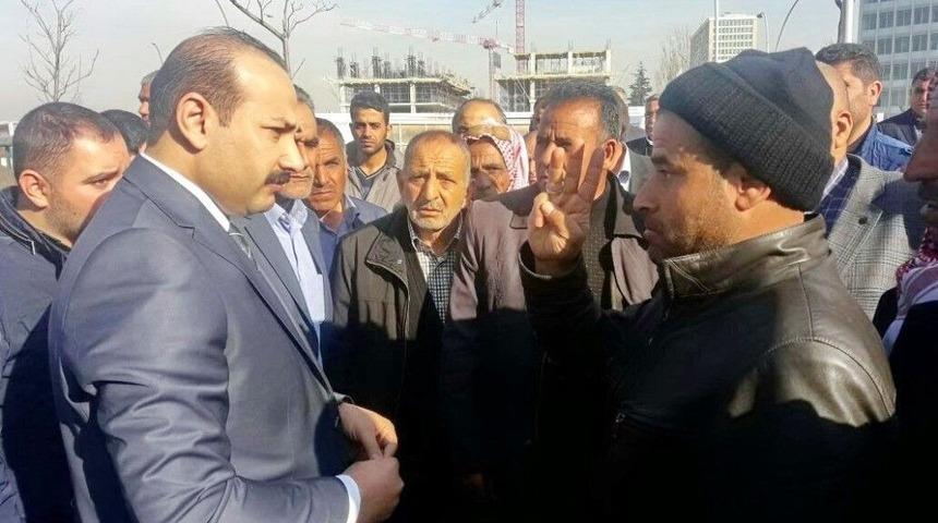 Elektriksizlikten Tarlada Mahsulleri Kuruyan Şanlıurfalı &Ccedil;ift&ccedil;ilerden, Tarım Bakanlığı &Ouml;n&uuml;nde Protesto