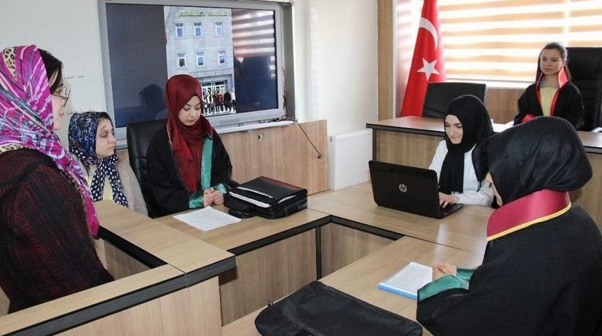 Hem Pratik Hem De Teorik Eğitim G&ouml;r&uuml;yorlar