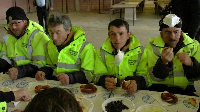 Başkan Yemenici, İşçilerle Kahvaltı Yaptı 2