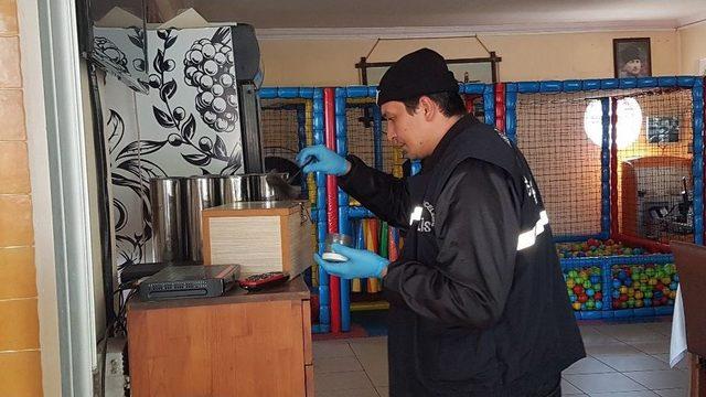 Kasklı Hırsız 15 Bin Liralık İçki Çaldı 1