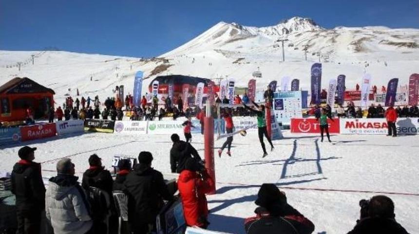 T&uuml;rkiye Kar Voleybolu Ile Ilk Kez Erciyes&rsquo;Te Tanıştı
