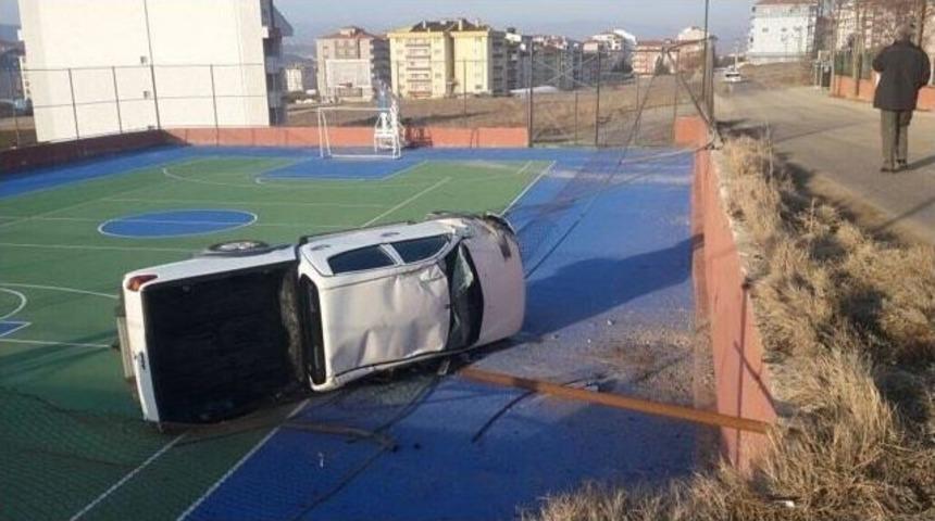 Kamyonet Basket Sahasına U&ccedil;tu