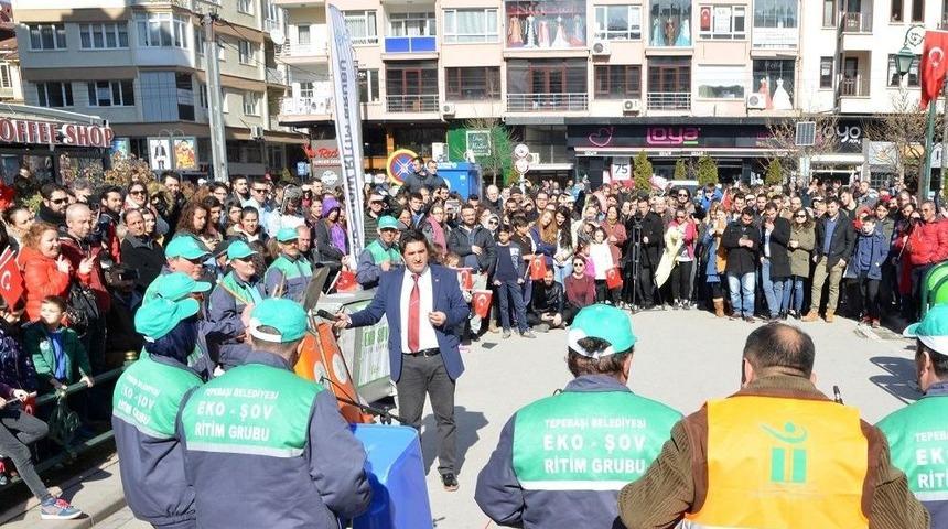 Eskişehir Sokaklarında Eko-şov Ritim Grubundan M&uuml;zik Ş&ouml;leni