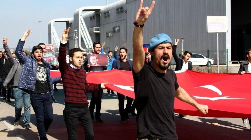 &Uuml;niversiteli Gen&ccedil;ler, Fırat Yılmaz &Ccedil;akıroğlu İ&ccedil;in Y&uuml;r&uuml;d&uuml;