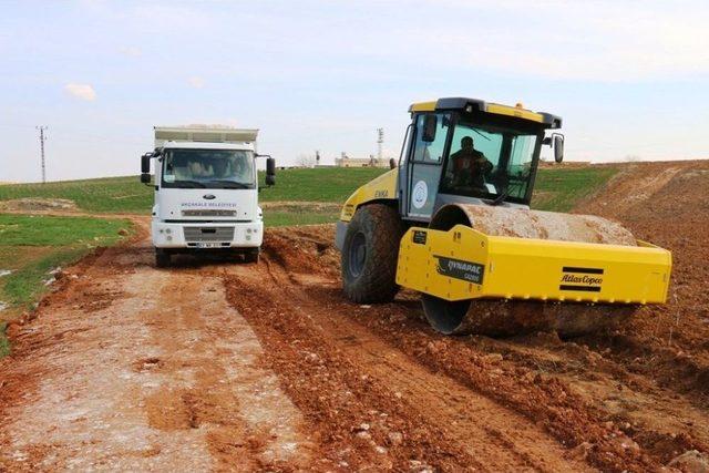 Akçakale’de Yol Çalışmaları Sürüyor