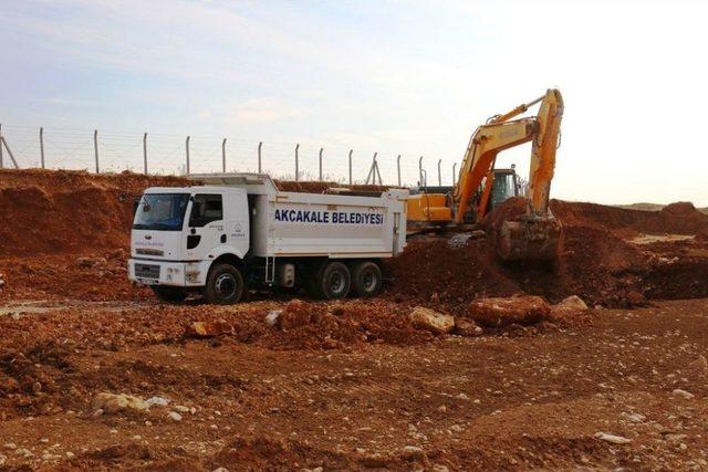 Akçakale’de Yol Çalışmaları Sürüyor