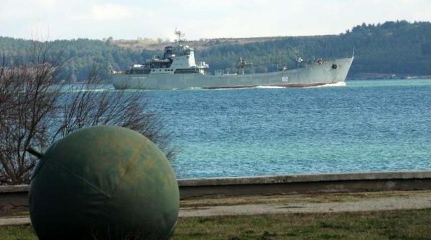 Rus &Ccedil;ıkarma Gemisi &Ccedil;anakkale Boğazı'ndan Ge&ccedil;ti