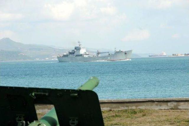 Rus Çıkarma Gemisi Çanakkale Boğazı'ndan Geçti