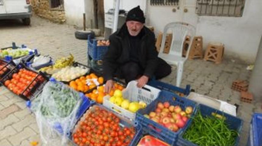 Burhaniye&rsquo;de Manav Ayağa Geldi