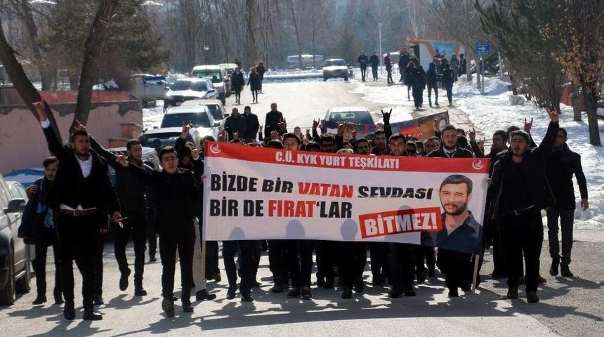 Sivas&rsquo;ta &Uuml;lk&uuml;c&uuml;ler Fırat Yılmaz &Ccedil;akıroğlu İ&ccedil;in Y&uuml;r&uuml;d&uuml;