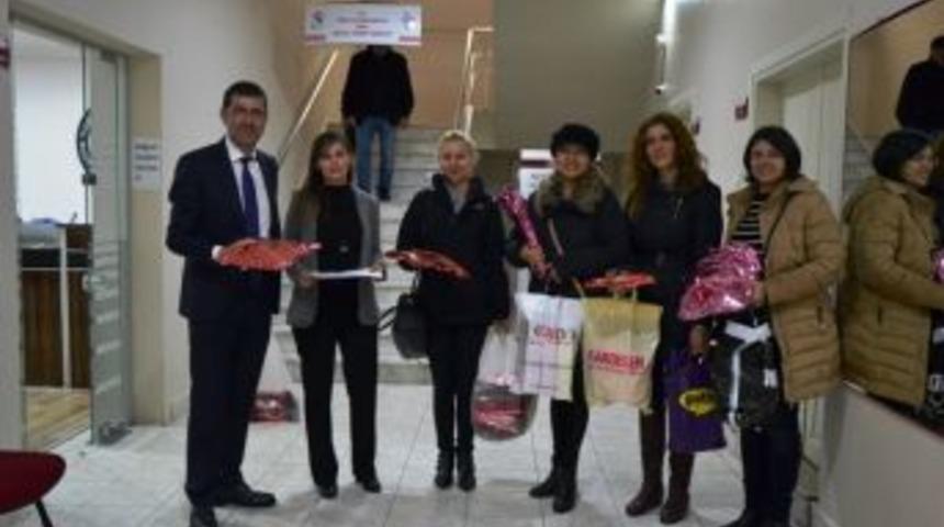 Bigalı &Ouml;ğrencilerden Depremzede &Ouml;ğrencilere Yardım