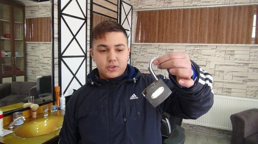 A&ccedil;ılışı İki G&uuml;n &Ouml;nce Yapılan Kuaf&ouml;r Salonu Soyuldu