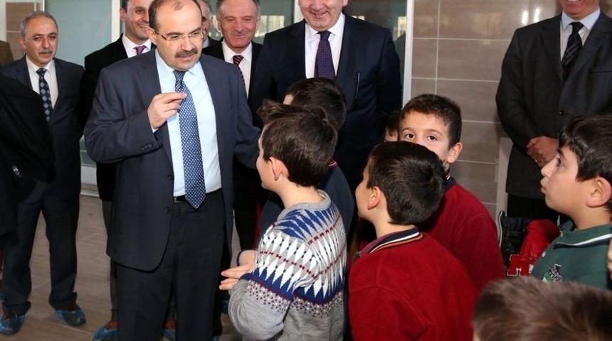 Vali Ustaoğlu: "&ouml;ğrencilerimiz Projeyle Havuzla Buluşacak"