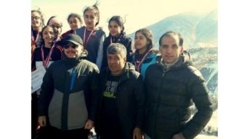 Vanlı Kızlardan B&uuml;y&uuml;k Başarı