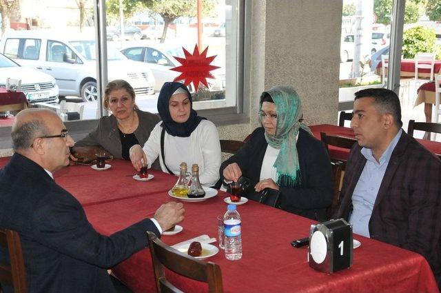 Vali Demirtaş, Esnaf Ve Vatandaşla Bir Araya Geldi