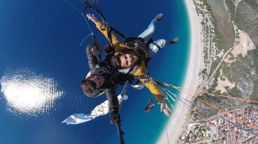 G&ouml;ky&uuml;z&uuml;nde &ldquo;evet&rdquo; Pankartı A&ccedil;tılar