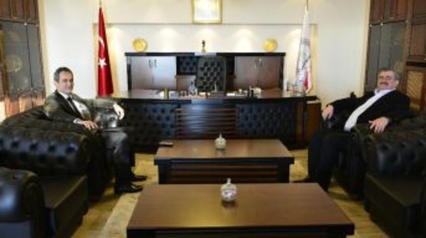 &Ccedil;aturoğlu&rsquo;ndan Rekt&ouml;r &Ouml;zer&rsquo;e Ziyaret