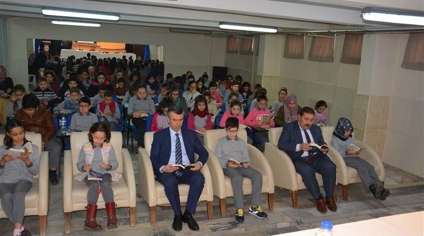 Sırmalı, &Ouml;ğrenciler İle Kitap Okudu