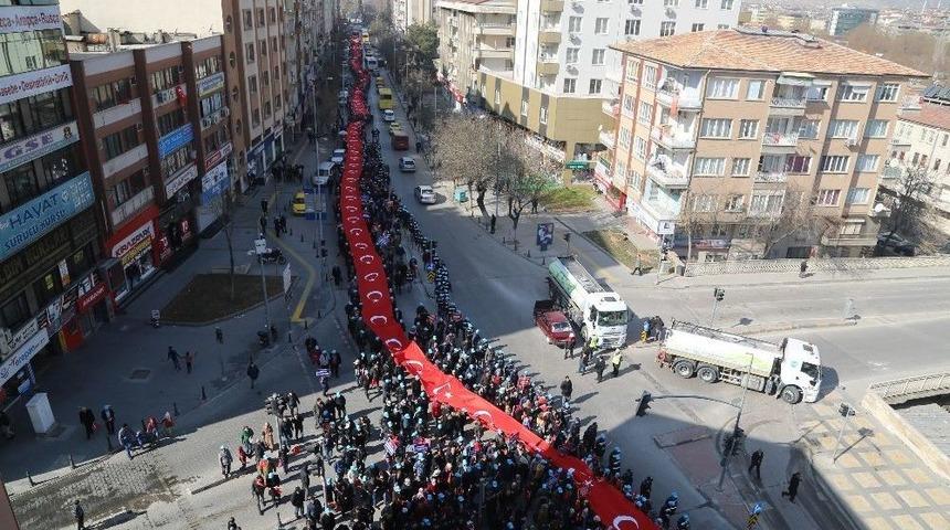 Dev T&uuml;rk Bayrağı İle Cumhurbaşkanı Erdoğan&rsquo;a &rsquo;evet&rsquo; Desteği