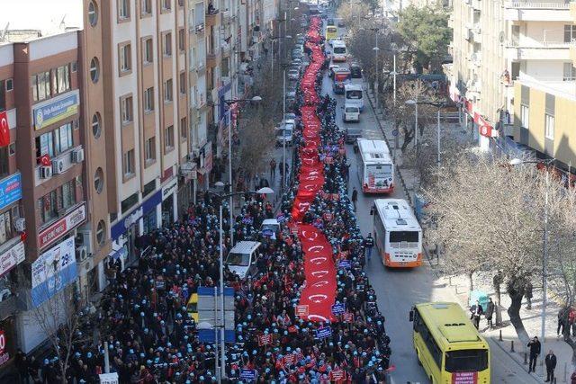 Dev Türk Bayrağı İle Cumhurbaşkanı Erdoğan’a ’evet’ Desteği