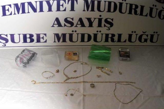 Hırsızlık Ş&uuml;phelisi Iki Kadın Yakalandı 1