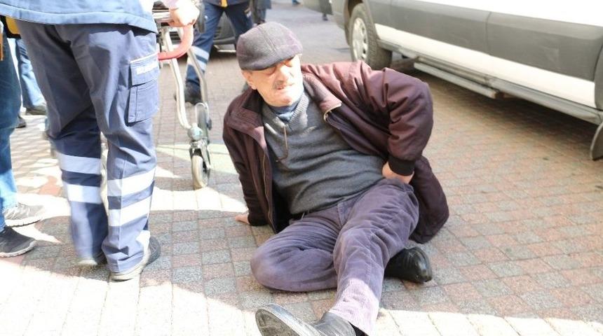 Direksiyon Başında Rahatsızlanınca Kaza Yaptı: 1 Yaralı