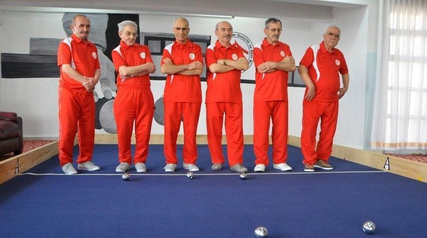 70&rsquo;lik Dedeler &rsquo;bocce&rsquo;yle Tanıştı, Hayatları Değişti