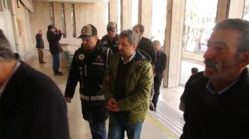 Malatya&rsquo;Da Fet&ouml;&rsquo;Den 18 &Ouml;ğretmen Adliyeye &Ccedil;ıkartıldı, 1 Avukat Tutuklandı